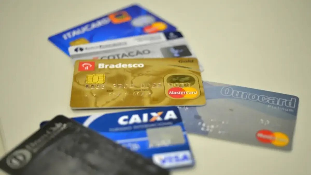 Curitiba: Servidores possuem opções de cartão benefício para escolher; saiba como funciona